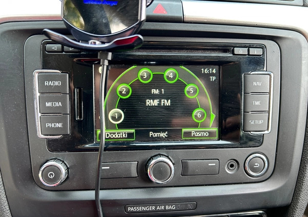 Skoda Superb cena 40500 przebieg: 300000, rok produkcji 2015 z Sochaczew małe 106
